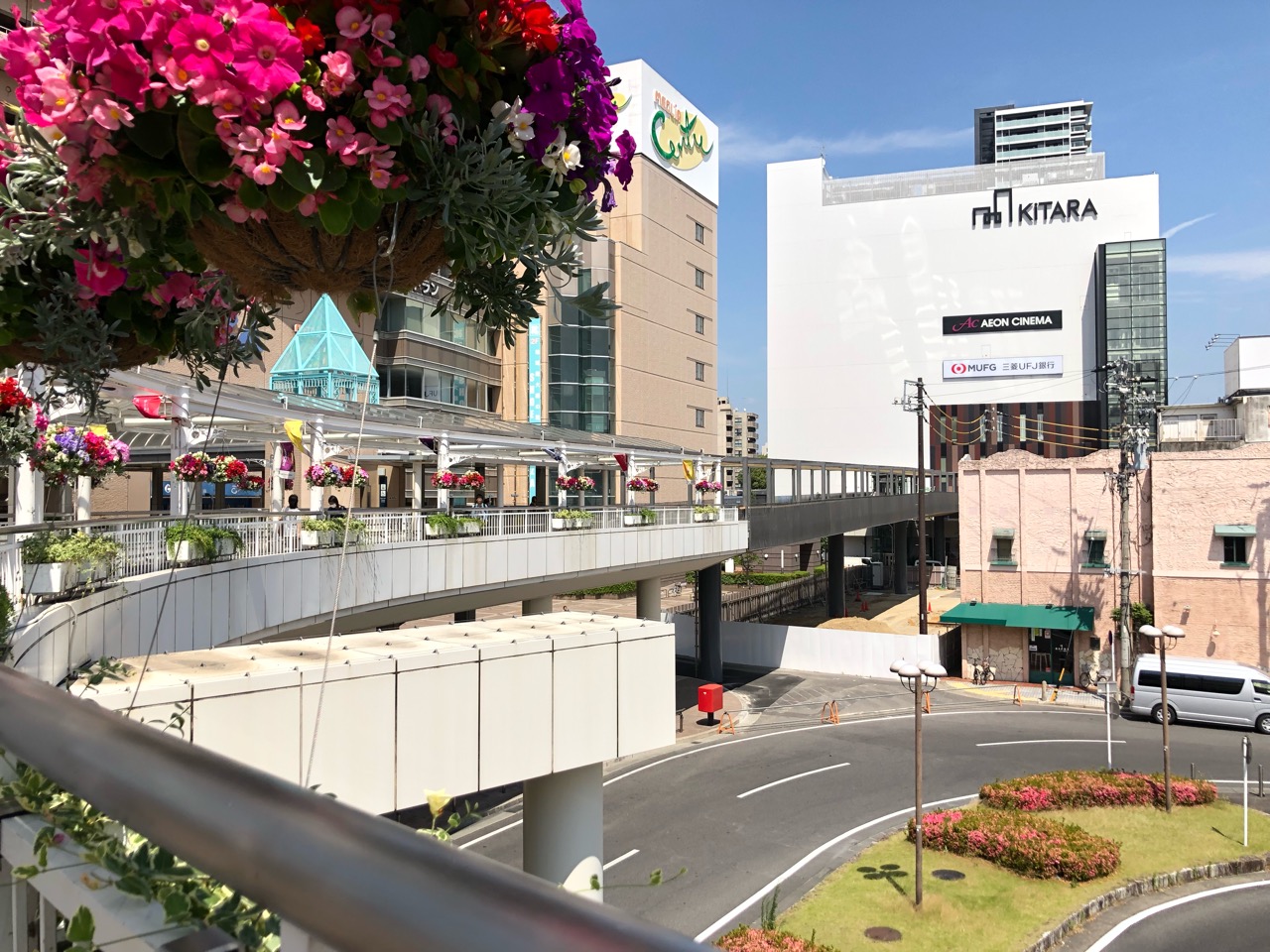 豊田市駅とKiTARAを繋ぐペデストリアンデッキ
