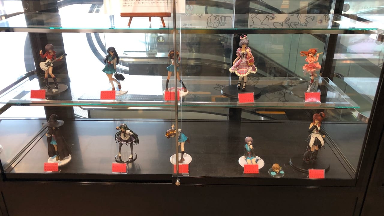 KiTARAに展示されている京都アニメーションのフィギュア